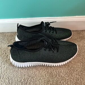 Daisy Fuentes Green and Black Fashion Sneakers